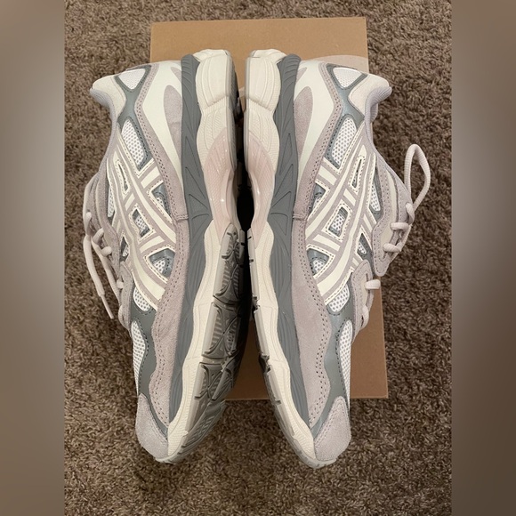 ASICS GEL-NYC cream/ oyster grey men’s US size 11.5 - Picture 3 of 16